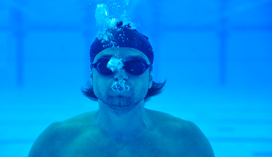 Segurança da sauna na piscina durante a COVID 19 imagem de coluna