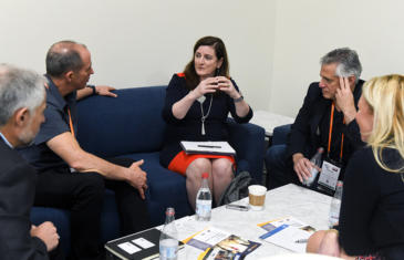 Liderança Helen Durkin Liderança Ilc Reunião Coluna
