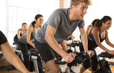 Equipamento precor dentro da coluna da bicicleta