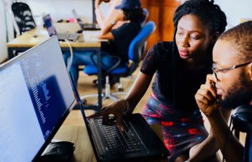 Trabalhadores da liderança na coluna de acções informáticas