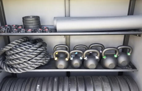 Programação de fitness Life Fitness Caixa para exterior Coluna de prateleiras para arrumação de acessórios